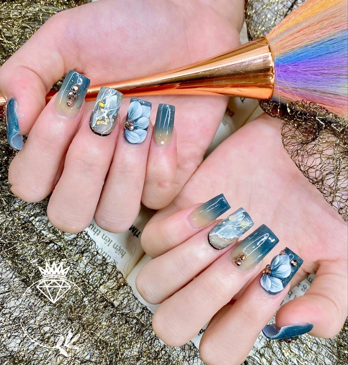 Mẫu nail màu xanh dương nhạt sang chảnh