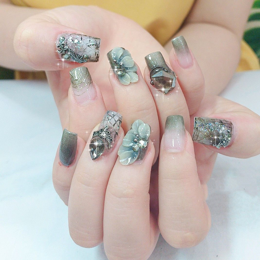 Mẫu nail màu xanh sang trọng