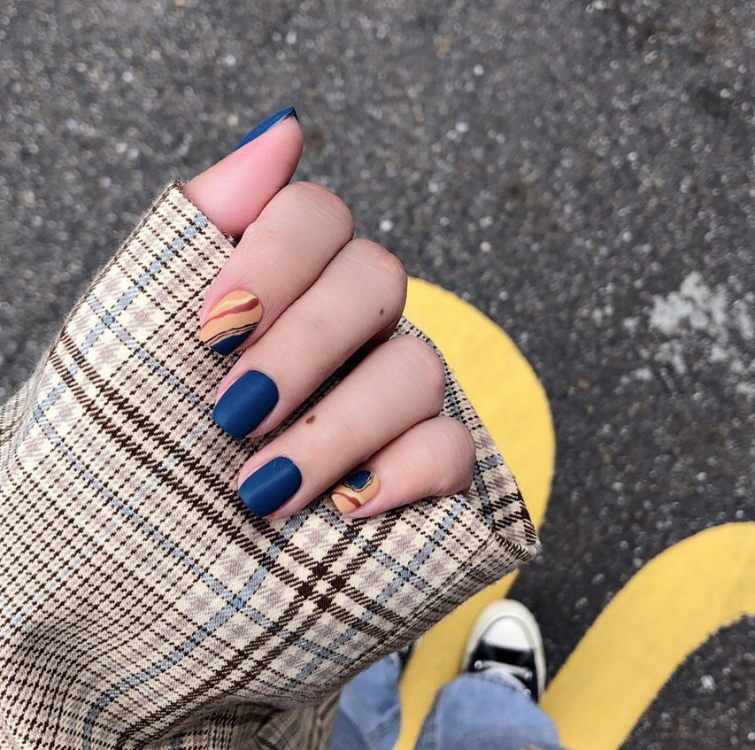 Mẫu nail xanh cổ điển