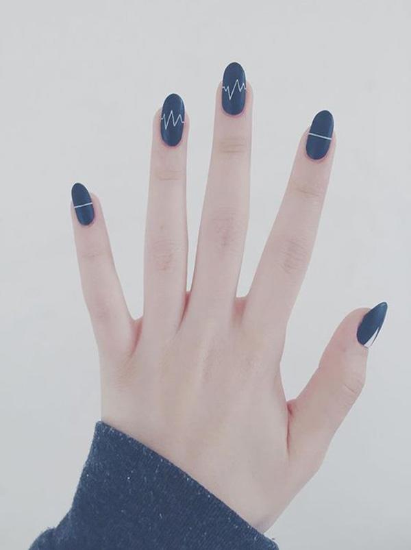 Mẫu nail xanh dương đơn giản