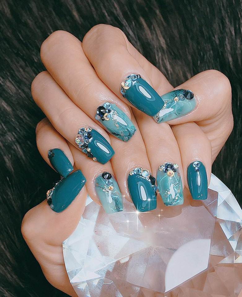 Mẫu nail xanh dương sang chảnh