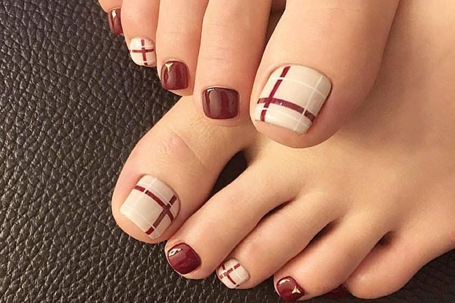 Mẫu nail phối họa tiết đỏ trắng