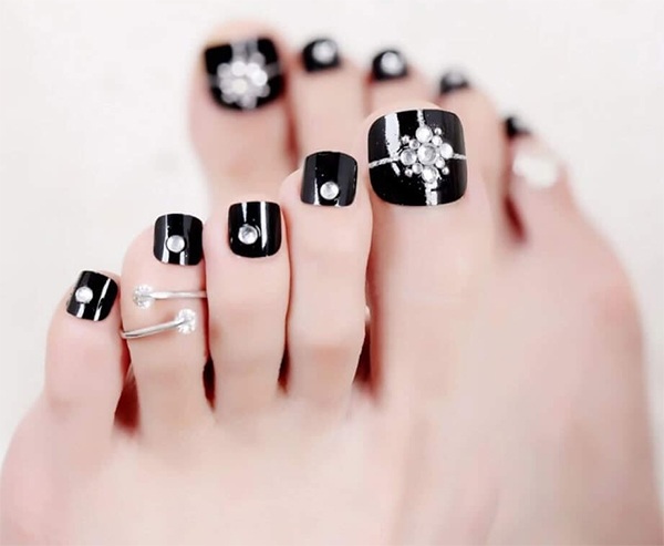 Móng chân giả đính đá đẹp