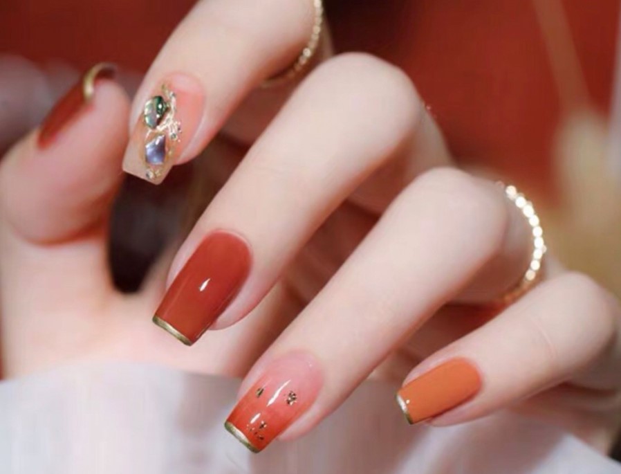 Bộ móng úp sẽ giúp bảo vệ hoàn hảo cho bề mặt móng tay thật