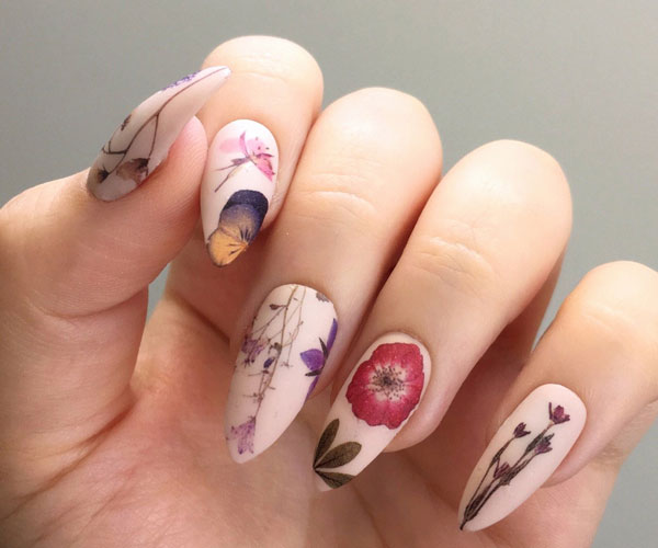 nail ẩn hoa khô mùa xuân sang trọng
