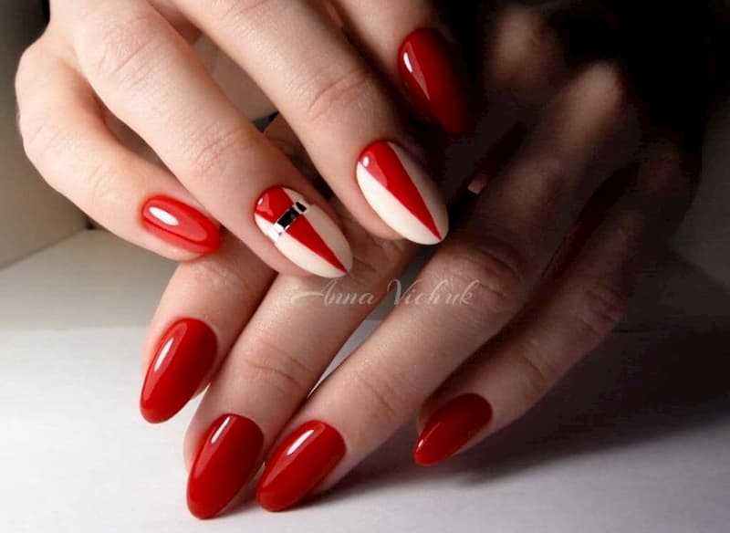 Mẫu nail màu đỏ trắng