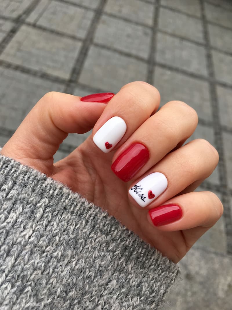 Mẫu nail màu đỏ trắng