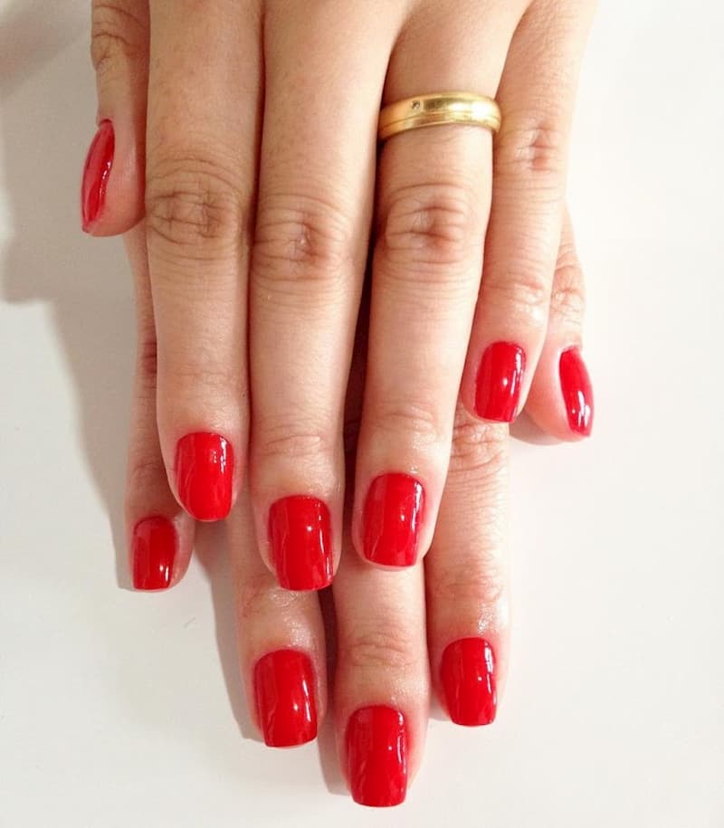 Mẫu nail màu đỏ tươi tỏa sáng năng động