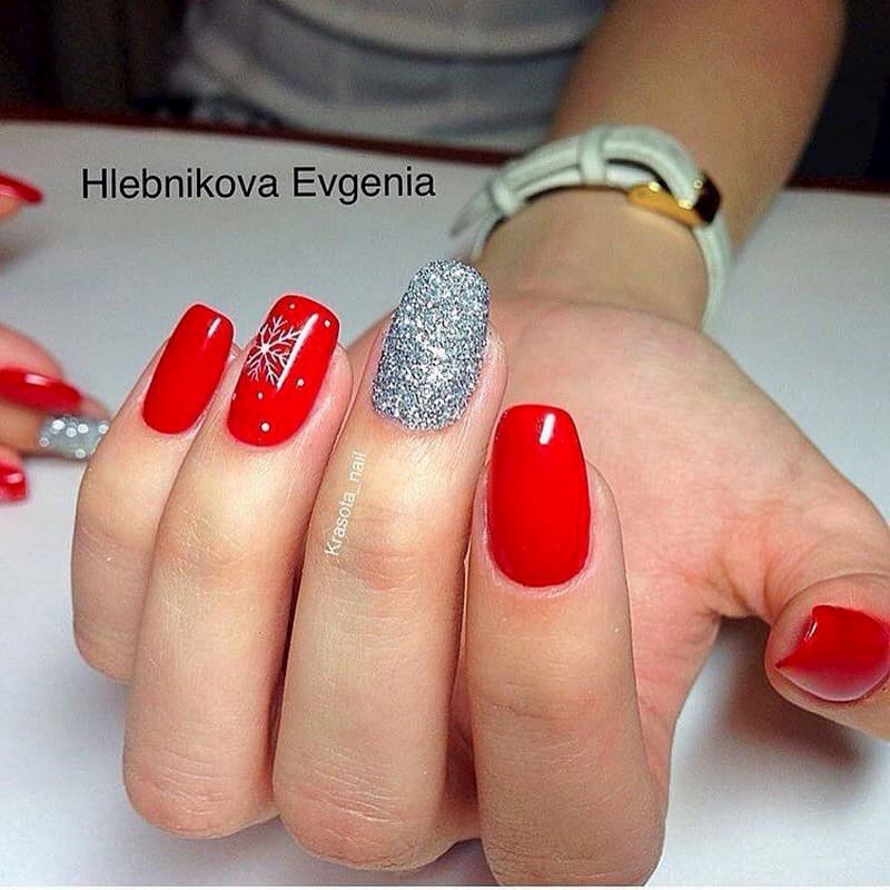 Mẫu nail màu đỏ tươi tỏa sáng năng động