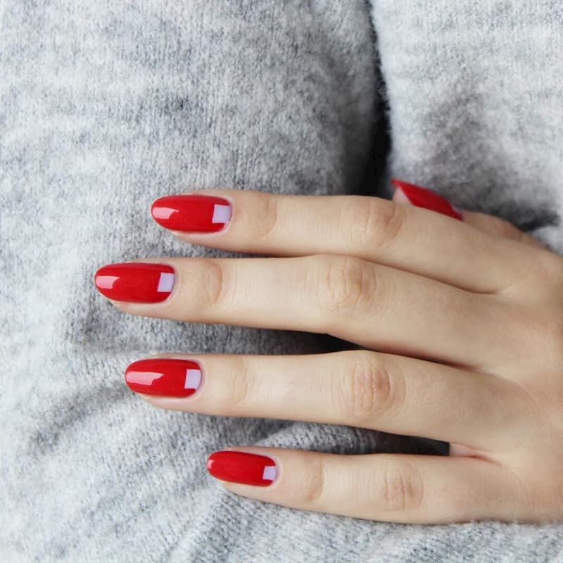 Mẫu nail màu đỏ tươi tỏa sáng năng động