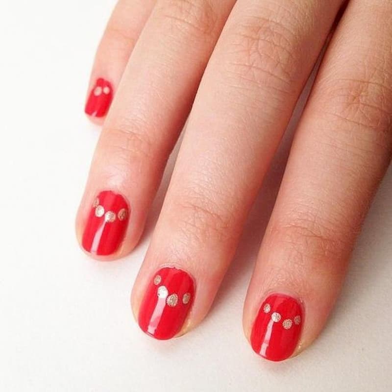 Mẫu nail màu đỏ tươi tỏa sáng năng động