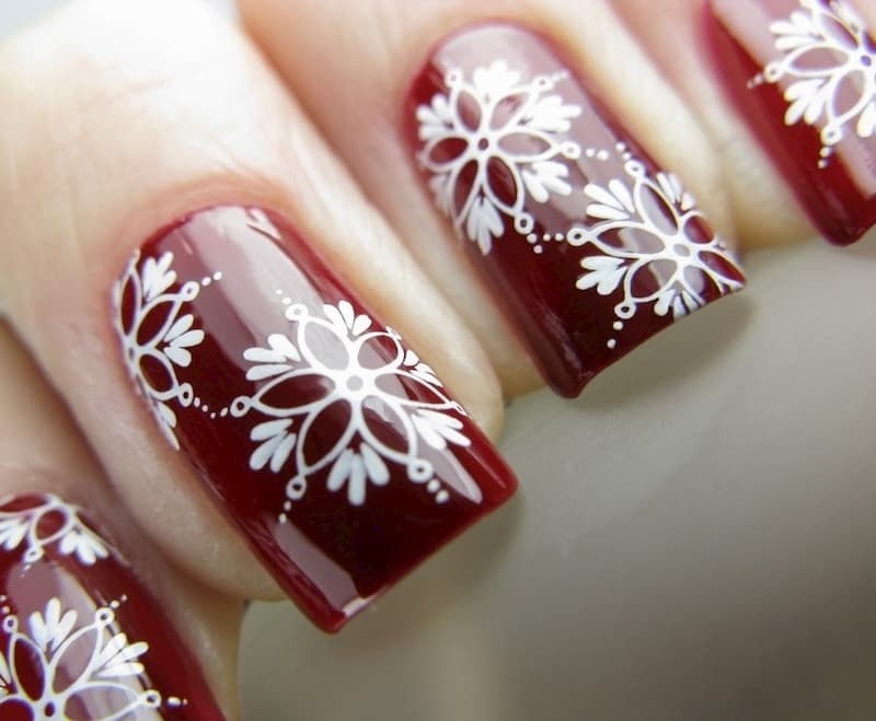Mẫu nail vẽ hoa màu đỏ