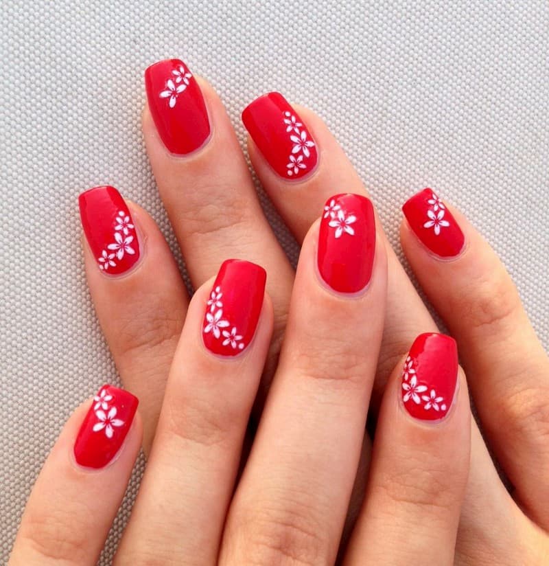 Mẫu nail vẽ hoa màu đỏ