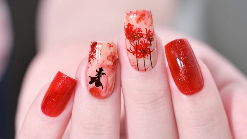 Mẫu nail hoa bỉ ngạn mang nỗi buồn và sự lưu luyến day dứt không rời