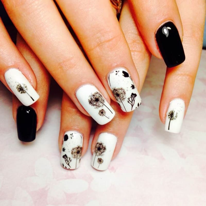 Mẫu nail hoa bồ công anh vừa là tuổi thơ của những đứa trẻ tinh nghịch, vừa là câu chuyện tình lãng mạn