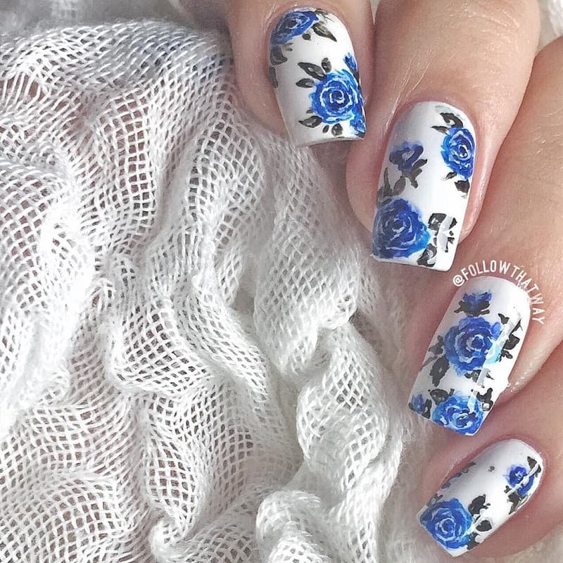 Nail hoa hồng xanh biểu tượng cho sự bất diệt của tình yêu