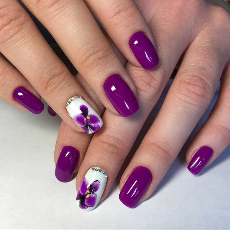 Mẫu nail hoa lan tinh tế thuần khiết