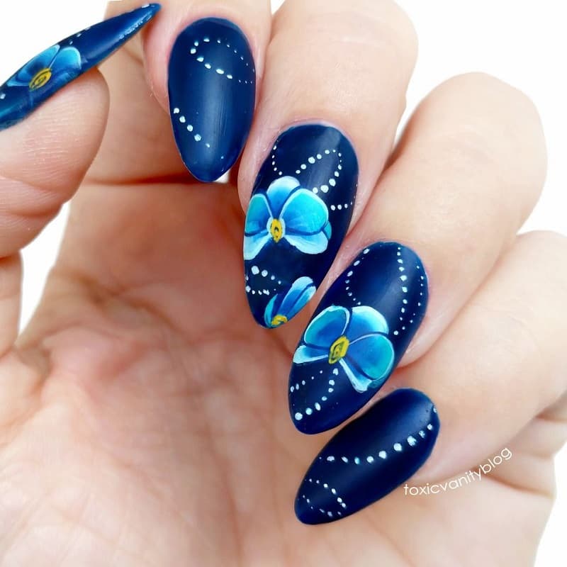 Mẫu nail hoa lan tinh tế thuần khiết