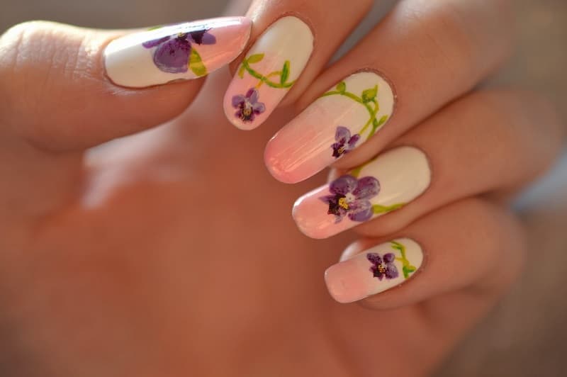 Mẫu nail hoa lan tinh tế thuần khiết
