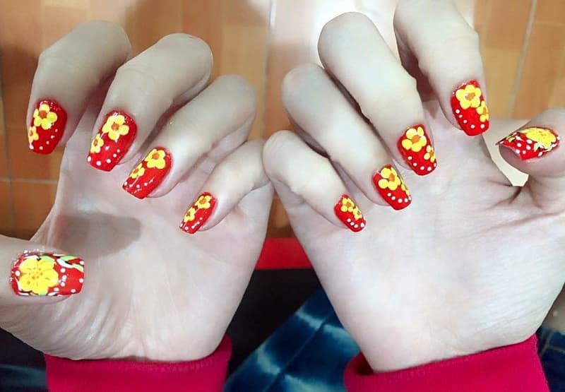 Nail hoa mai ấm áp tươi vui