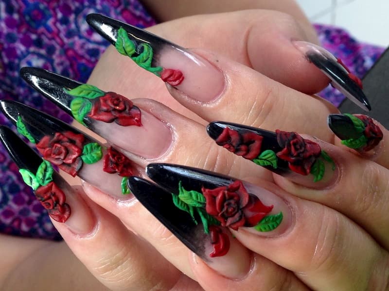 Mẫu nail hoa dài nhọn dành cho những cô nàng cá tính