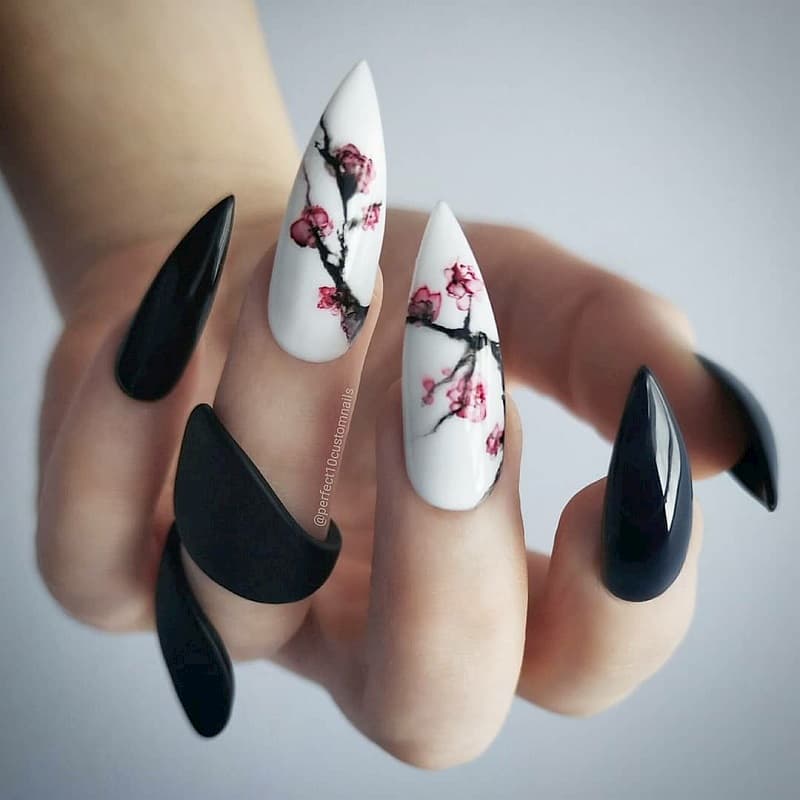Mẫu nail hoa dài nhọn dành cho những cô nàng cá tính