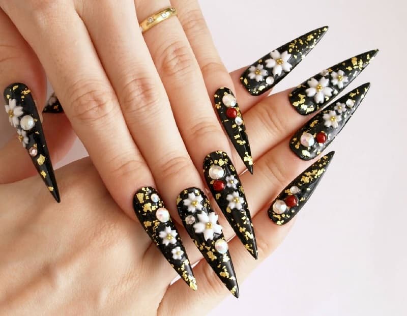 Mẫu nail hoa dài nhọn dành cho những cô nàng cá tính