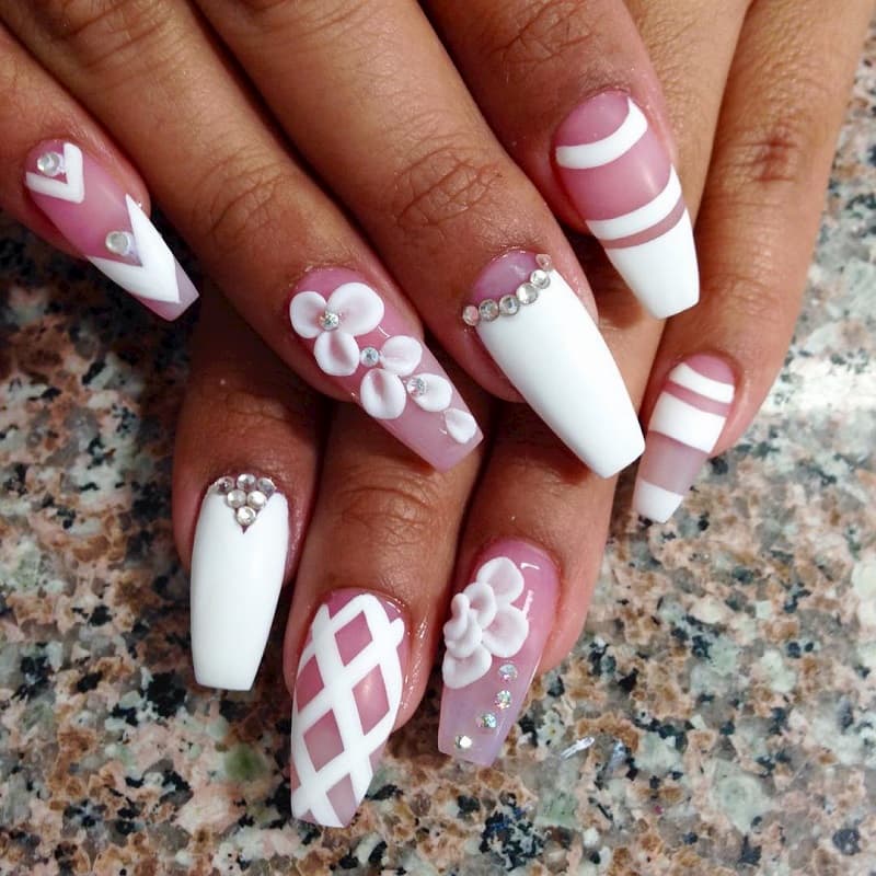 Mẫu nail dài vuông tạo điểm nhấn cá tính đặc biệt
