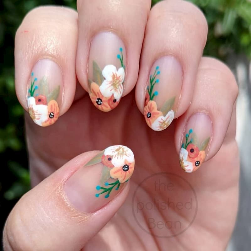 Những đôi tay trở nên mềm mại uyển chuyển hơn nhờ vào những mẫu nail hoa kiểu móng oval
