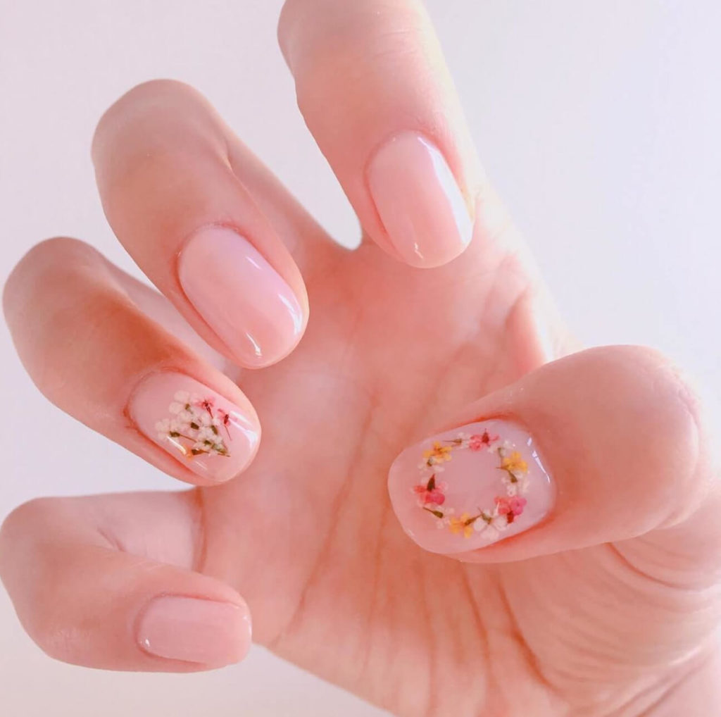 mẫu nail hoa khô đẹp
