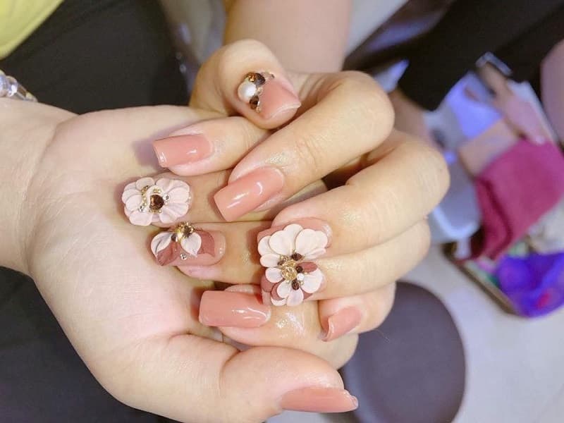 Nail hoa nổi 3D sang chảnh quý phái