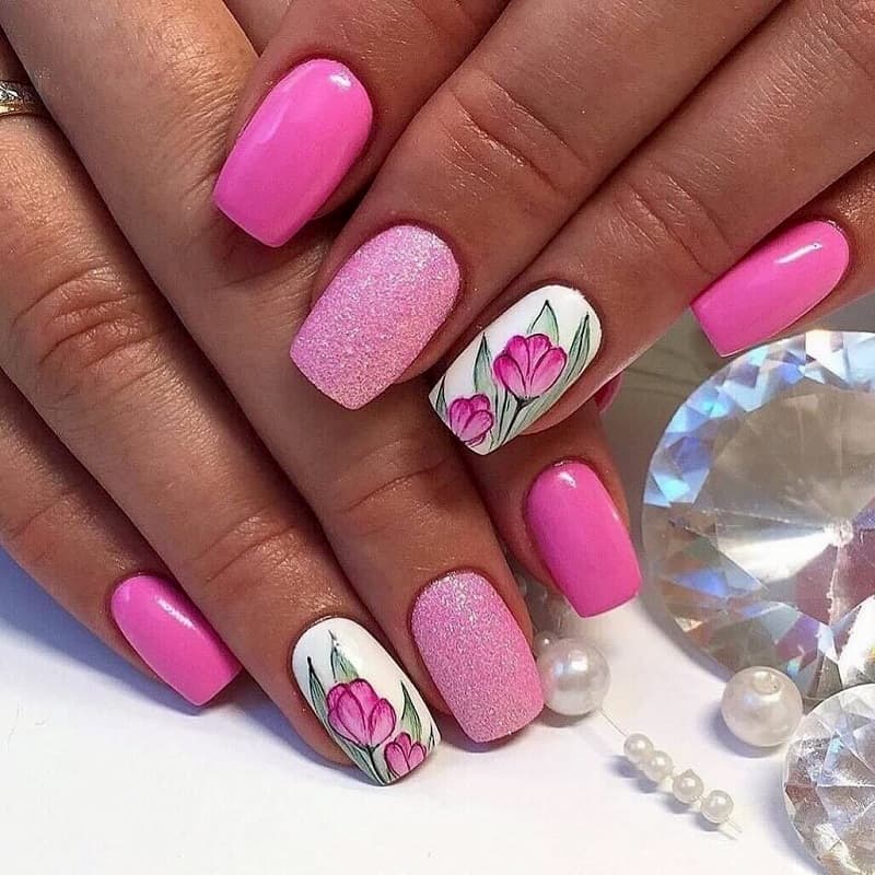 Nail hoa tone hồng mỏng manh dịu nhẹ