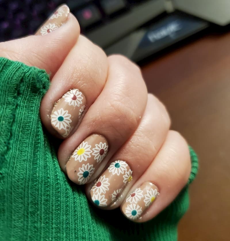Nail hoa tone nude hiện đại sang chảnh