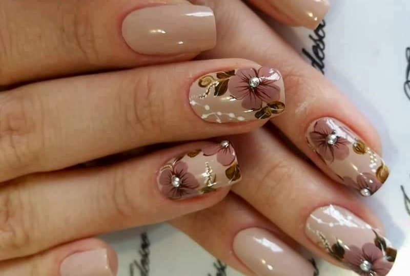 Nail hoa tone nude hiện đại sang chảnh