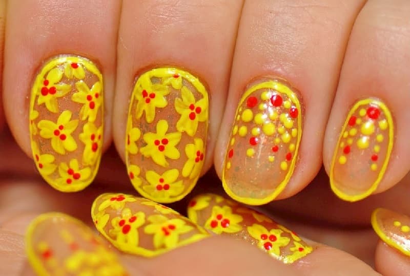 Nail hoa tone vàng ấm áp hạnh phúc và no đủ