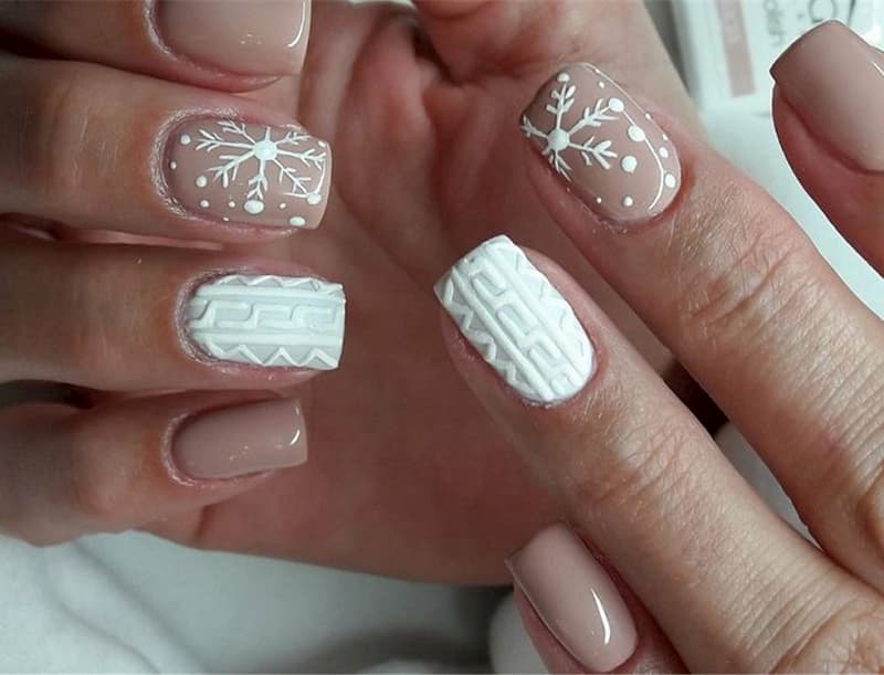 Nail hoa tuyết tone nâu ngọt ngào và quyến rũ