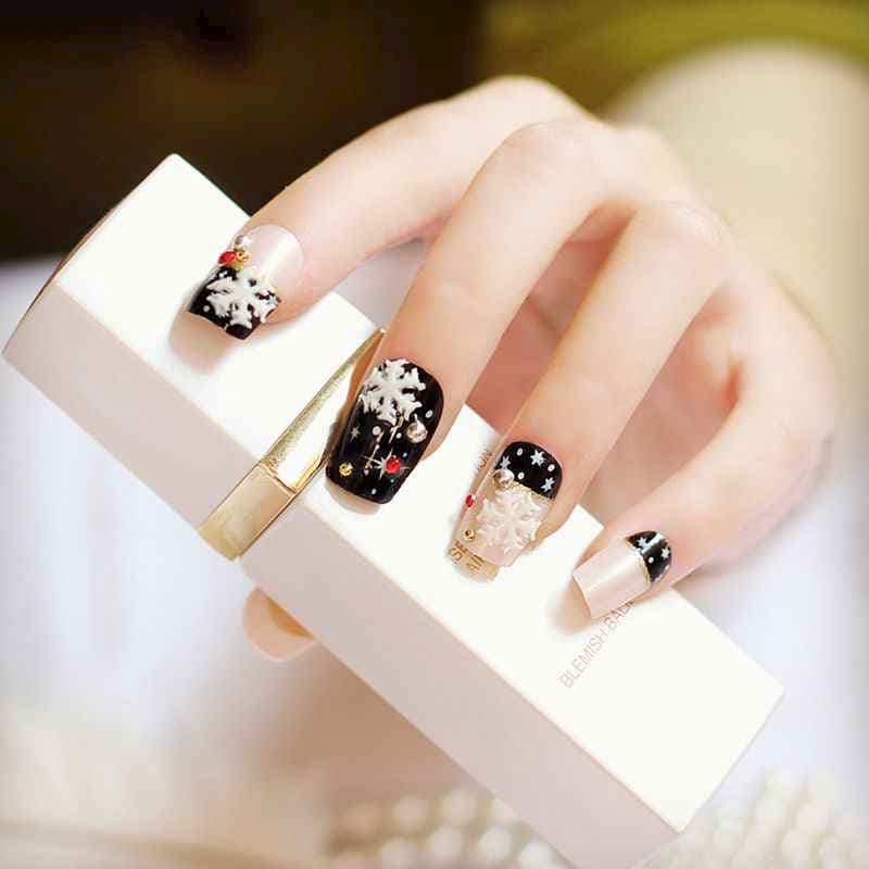 Nail hoa tuyết tone đen mang vẻ đẹp bí ẩn hấp dẫn