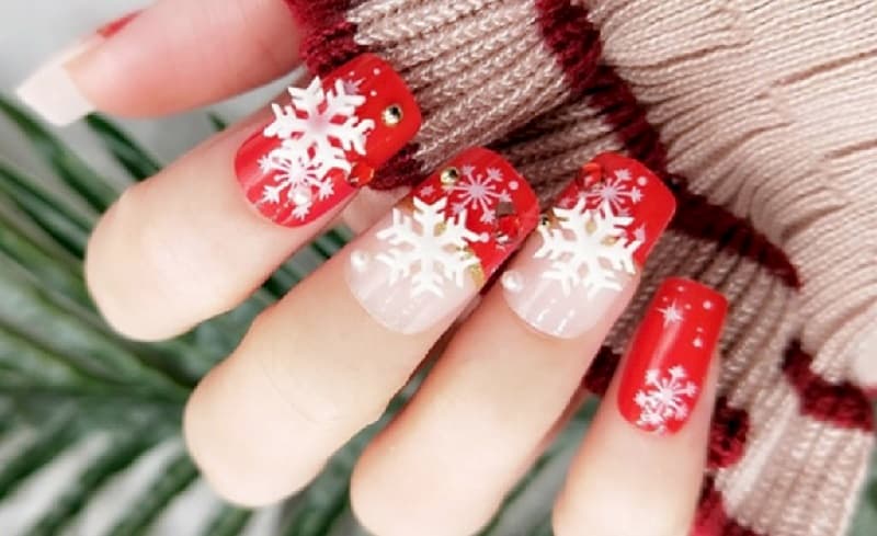 Nail hoa tuyết tone đỏ như sưởi ấm mùa đông lạnh