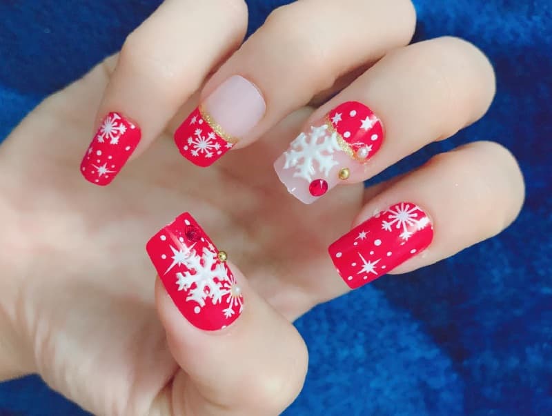Nail hoa tuyết tone đỏ như sưởi ấm mùa đông lạnh