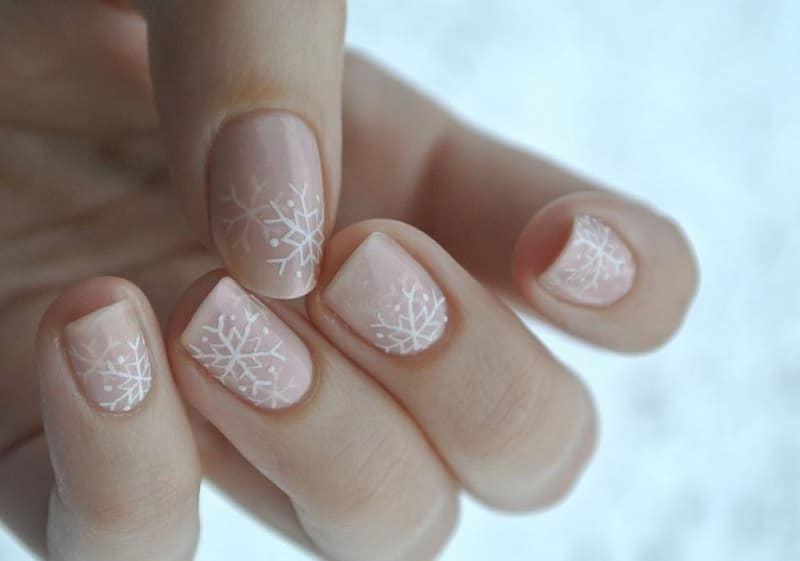 Nail hoa tuyết tone pastel nhẹ dịu và hài hòa