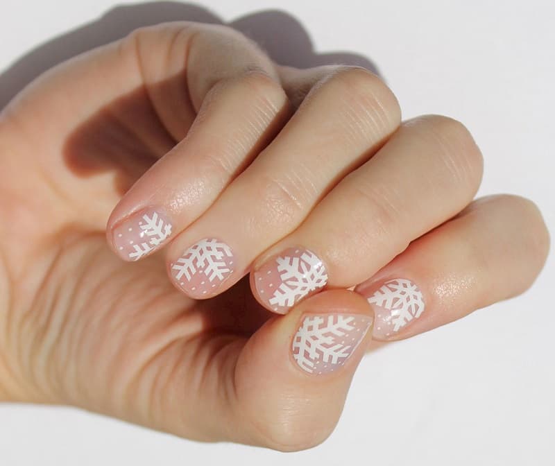 Nail hoa tuyết tone trắng tinh khiết