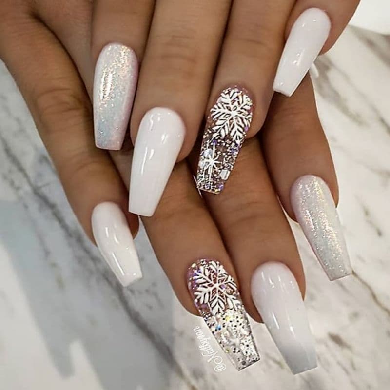 Nail hoa tuyết tone trắng tinh khiết