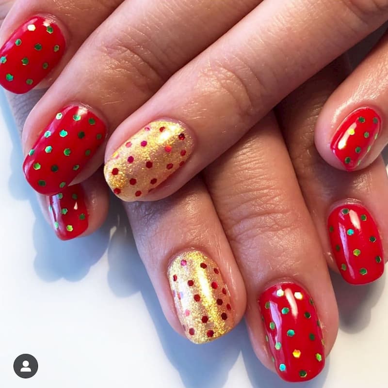 Mẫu nail màu đỏ chấm bi