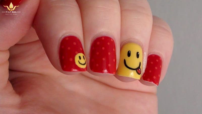 Mẫu nail màu đỏ chấm bi