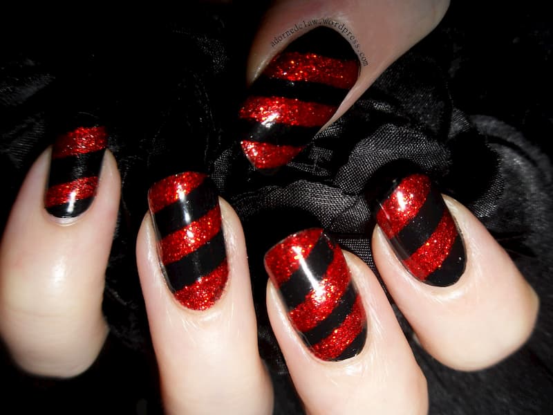 Mẫu nail màu đỏ đen