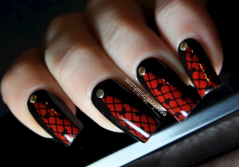 Mẫu nail màu đỏ đen