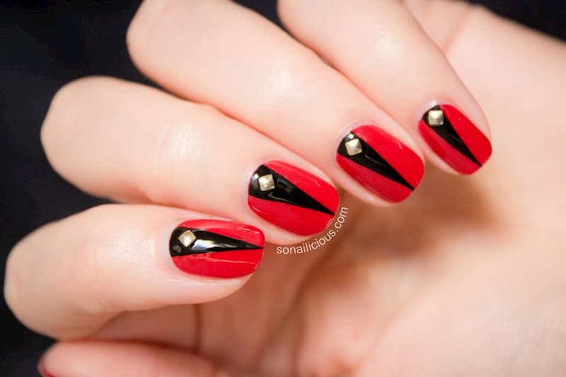 Mẫu nail màu đỏ đen