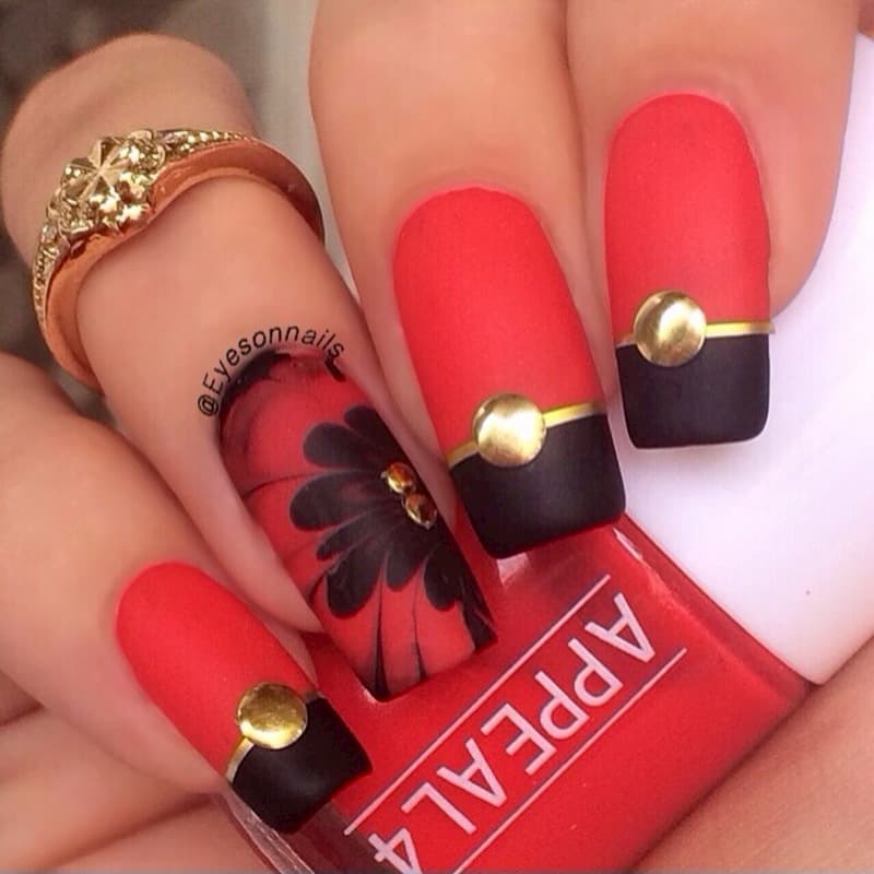 Mẫu nail màu đỏ đen