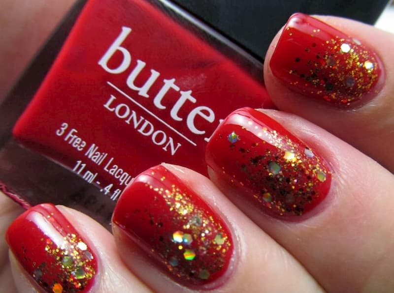 Mẫu nail màu đỏ đính kim tuyến