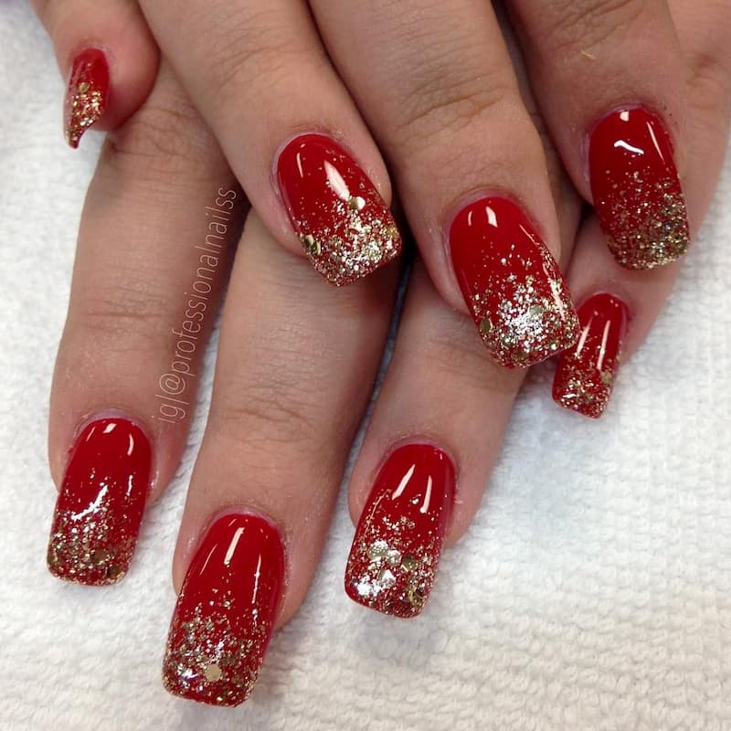 Mẫu nail màu đỏ đính kim tuyến